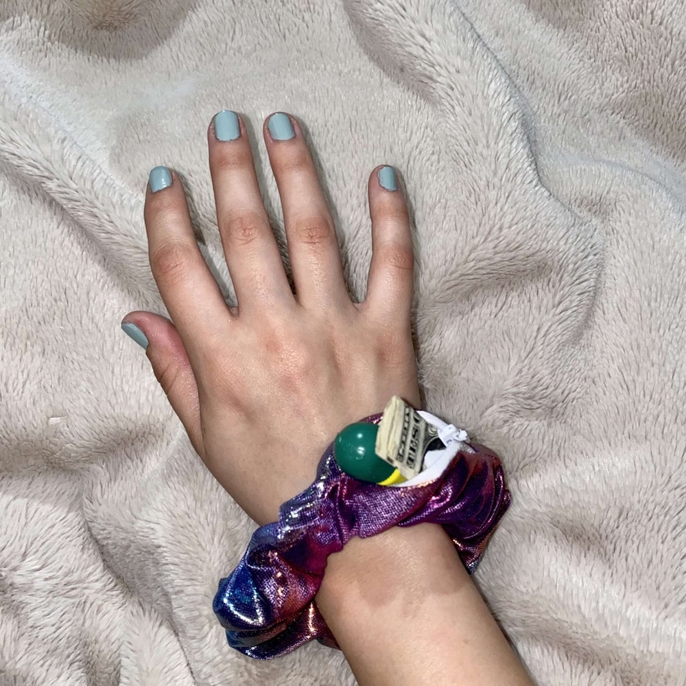 Zipper scrunchie